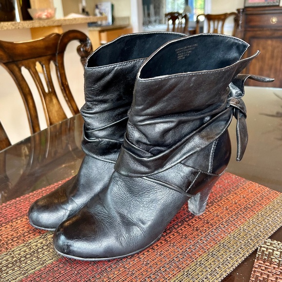 Colin Stuart Black Leather Slouchy Boots with Leather Wrap & Bow Details Size 10 - Picture 7 of 10